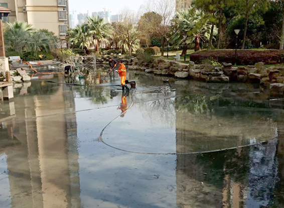 调楼镇景观池淤泥清理