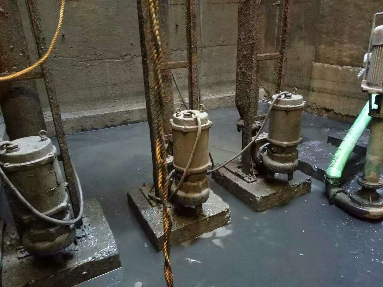 调楼镇污水池清理