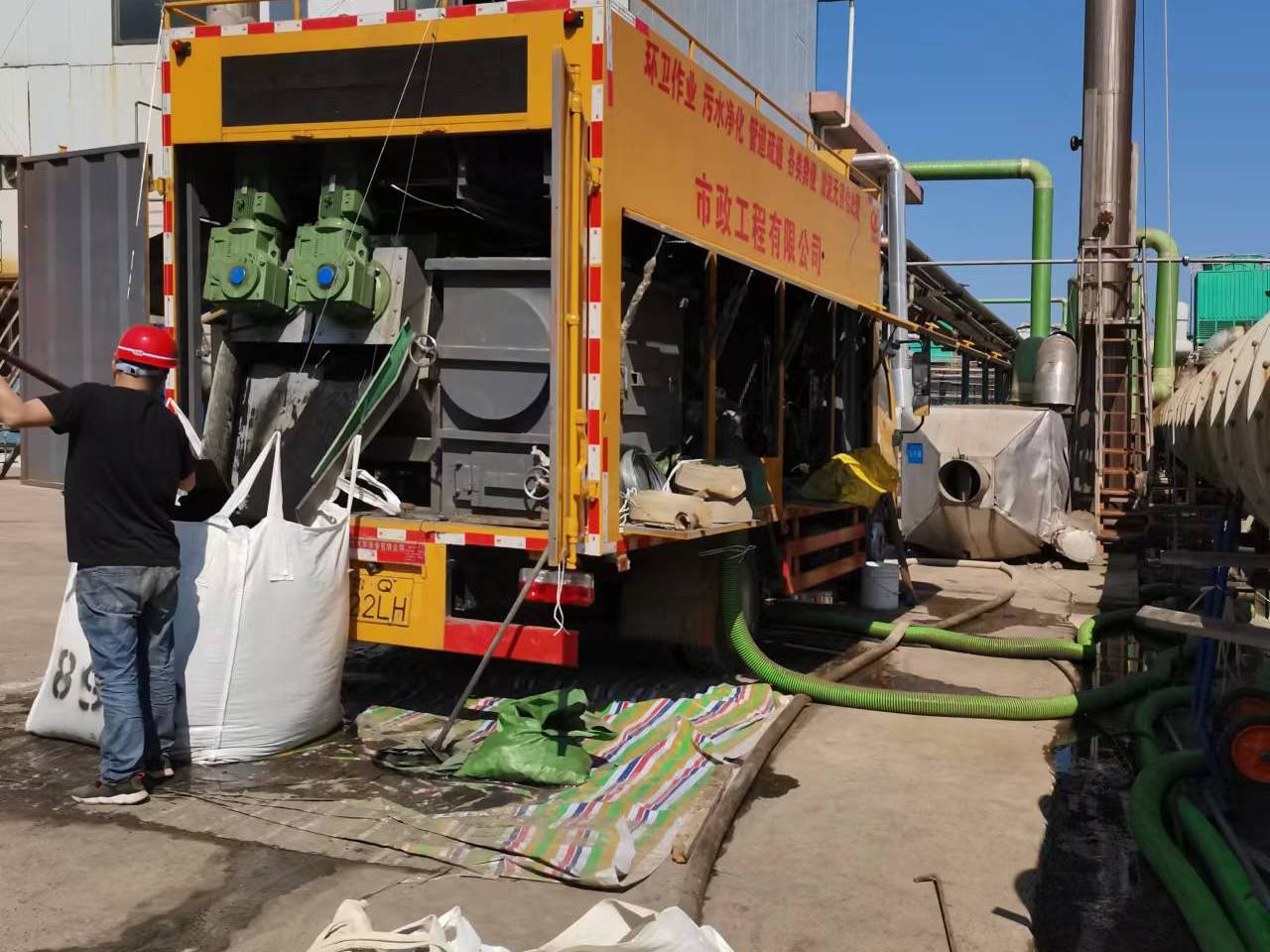 调楼镇淤泥压干处理